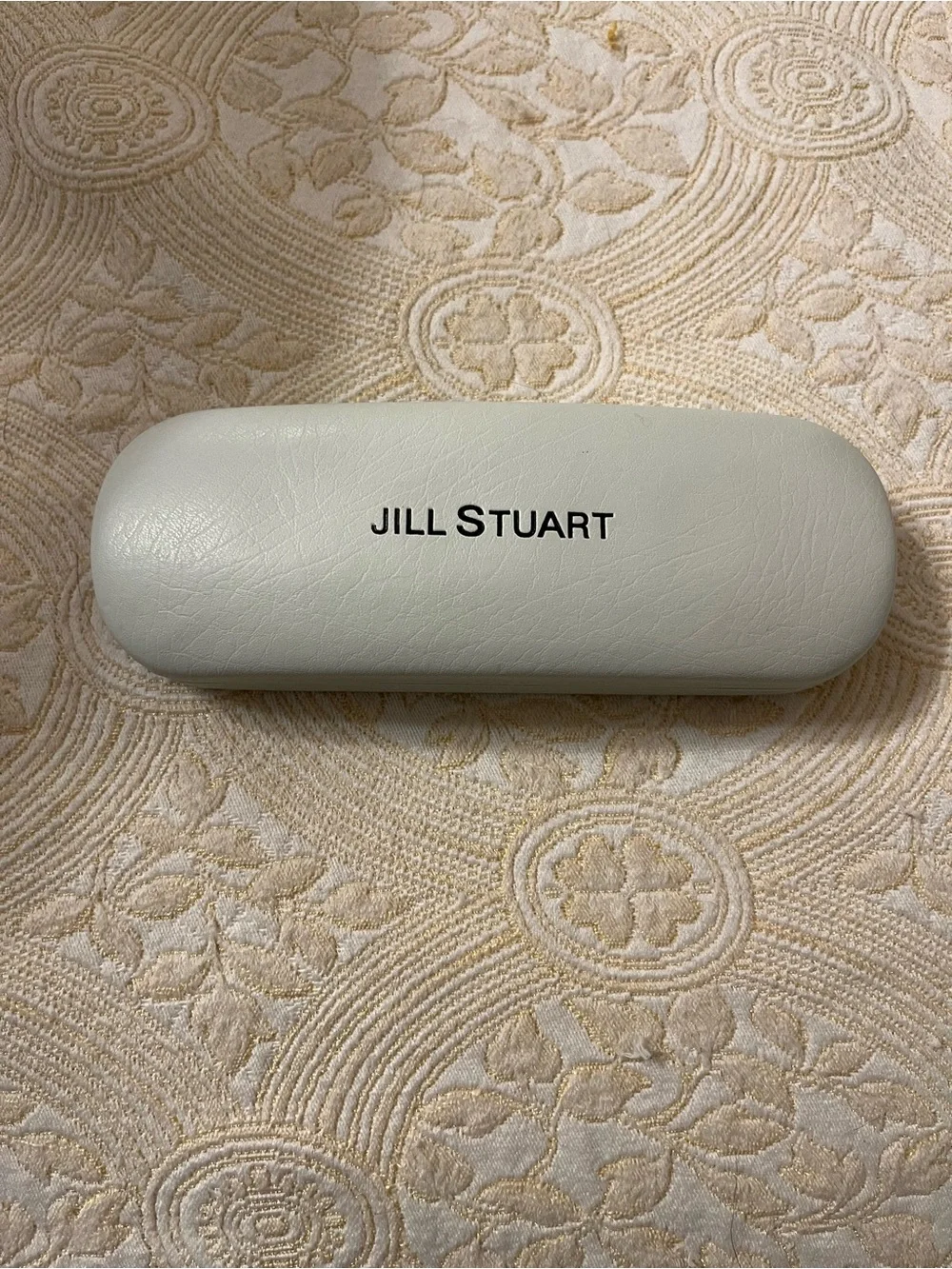 JILL STUART Light Cream Eyeglass Case